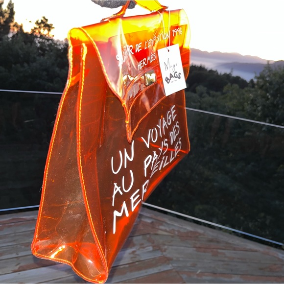 Hermรจs: Vinyl Kelly Souvenir De L'Exposition PVC Beach Tote Bag - Picture 11 of 17